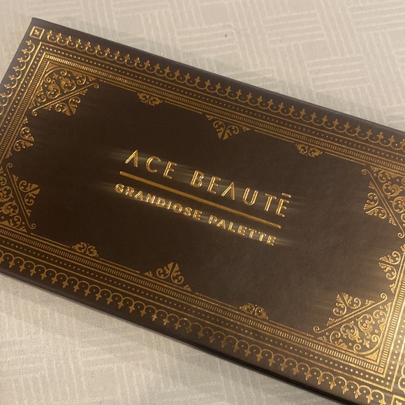 Ace Beaute Grandiose Eyeshadow Palette - Picture 4 of 4